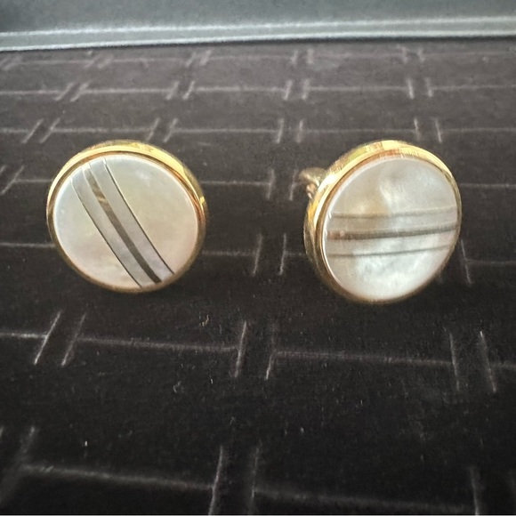 Vintage Gold Tone Cufflinks with Mother of Pearl Surface - Picture 2 of 6